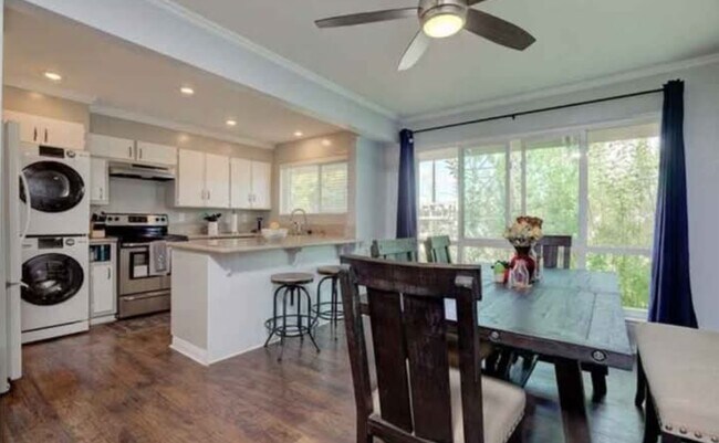 Condominio de 2 dormitorios y 2 baños en Torrance - 3220 Merrill Dr