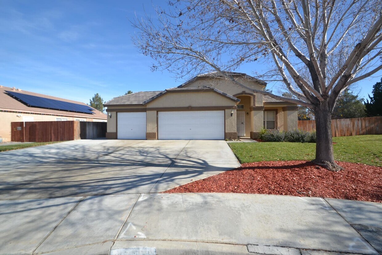 Primary Photo - 42404 Blossom Dr