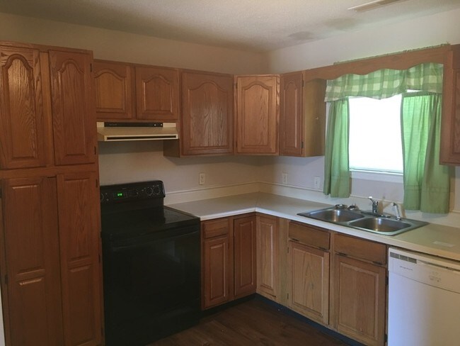 Building Photo - 2 Bedroom 1 Bathroom Duplex in Ringgold