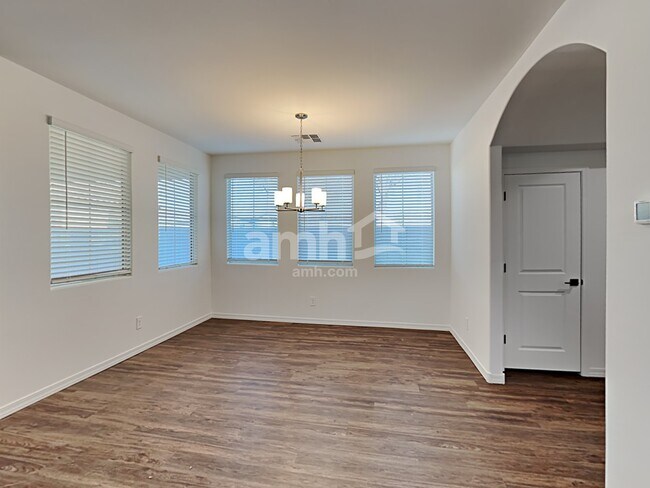 Foto del edificio - 779 S 150th Dr