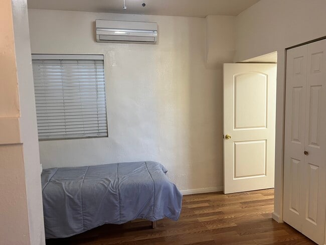Foto del edificio - 1431 W Jefferson Blvd