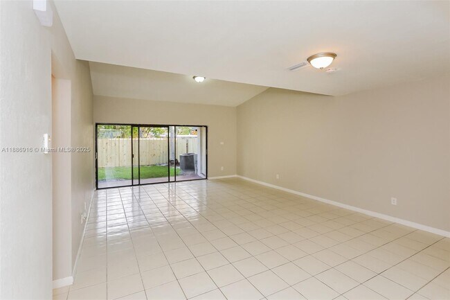 Foto del edificio - 2904 NW 67th Ct