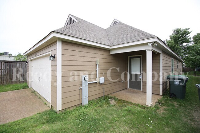 Foto del edificio - 1322 Larkin Ave