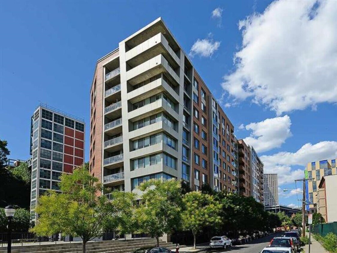Primary Photo - 800 Jackson St