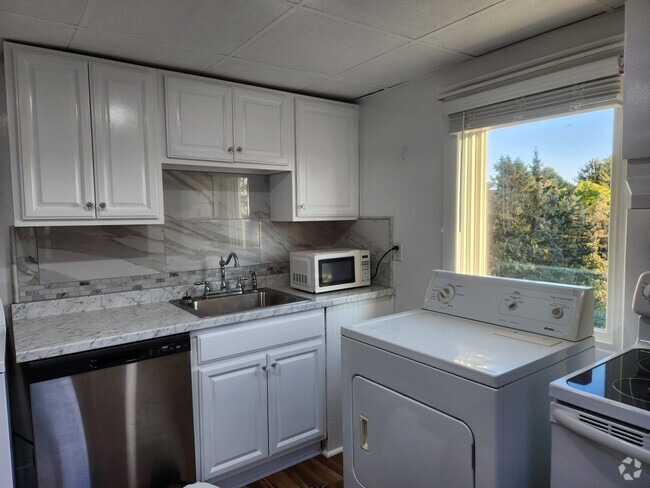 Building Photo - 686 Bloom Rd