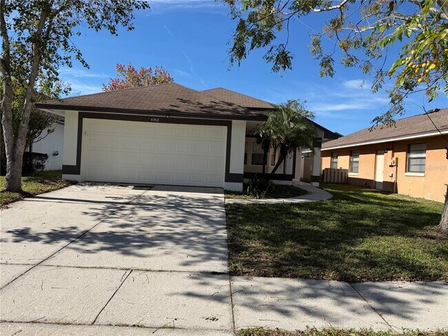 Foto del edificio - 4352 Sandhurst Dr