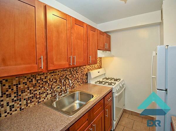 Primary Photo - 3116 68th St