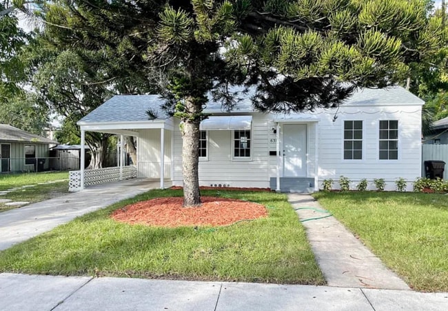 Photo - 635 37th St House