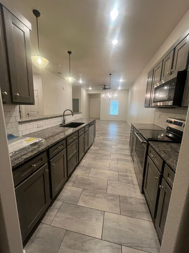 Foto del edificio - Escape the Ordinary in Viridian Townhomes!