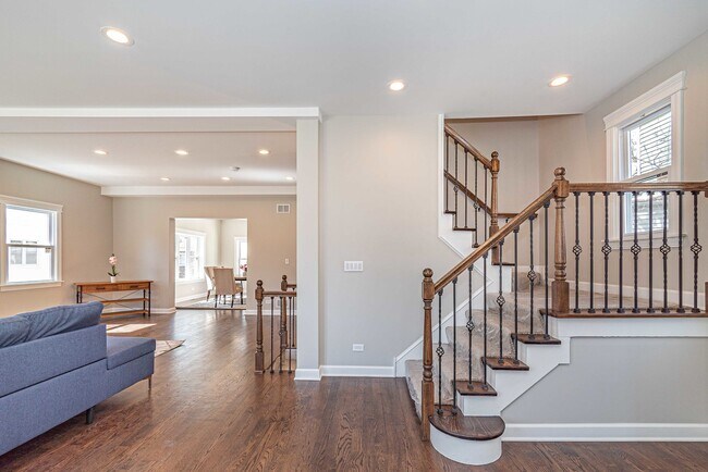Building Photo - 9368 S Longwood Dr