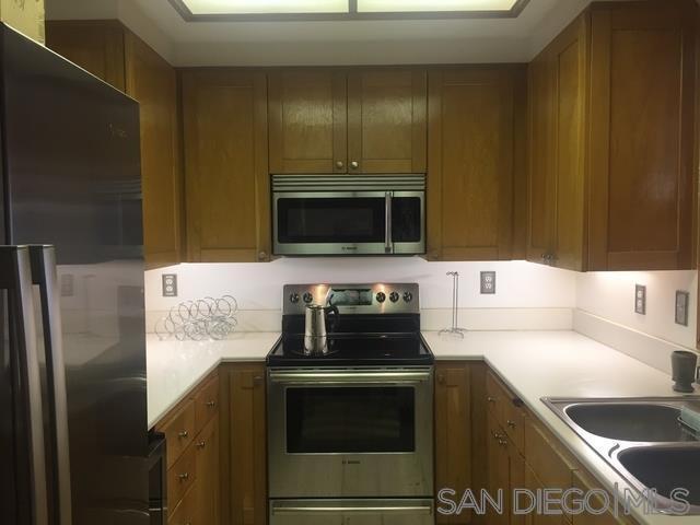 Building Photo - 8860 Villa La Jolla Dr