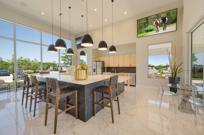 Building Photo - Mansions at Oak Point