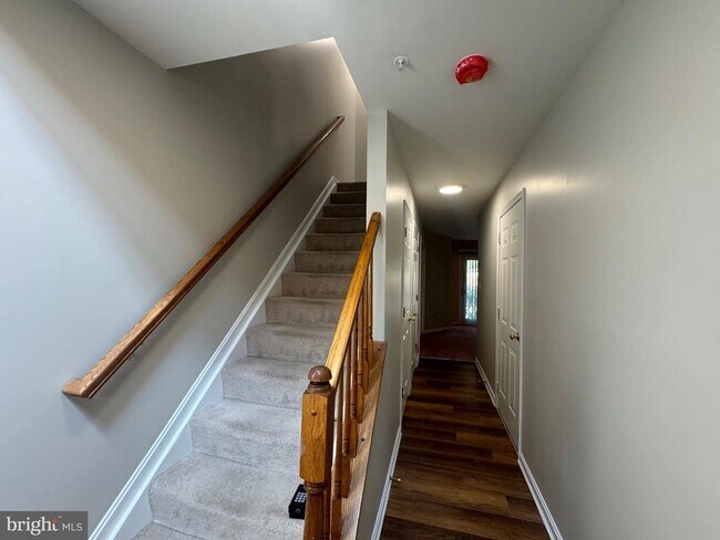 Building Photo - 8881 Goose Landing Cir