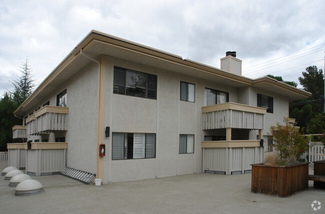 Building Photo - 680 Moraga Rd