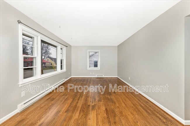 Foto del edificio - 11025 Rosewood Dr