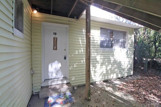 Building Photo - 5 Edgewood Cir