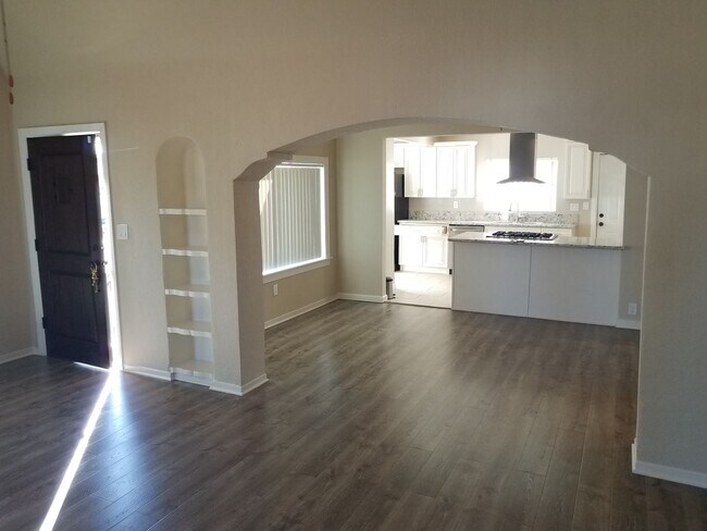 Building Photo - Nicely Renovated California Classic Home i...