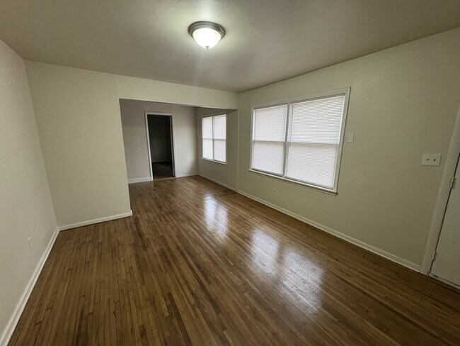 Foto del edificio - 5708 N Detroit Ave