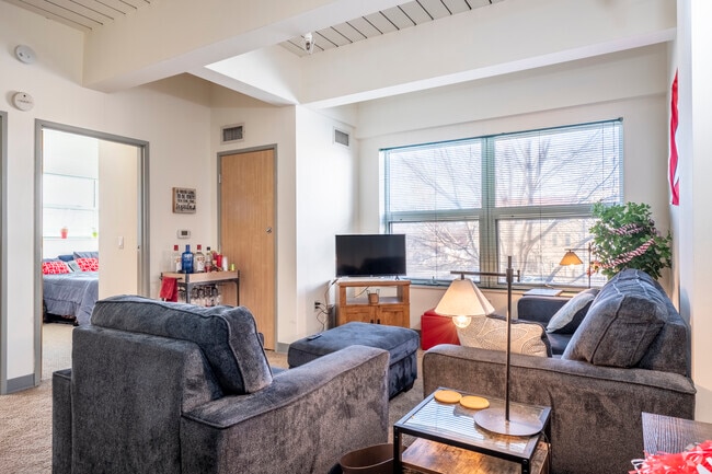 3BR, 1BA - 903SF - Living Room - Park Terrace West Apartments - Location is Everything!