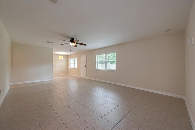 Building Photo - 25907 Glen Loch Dr
