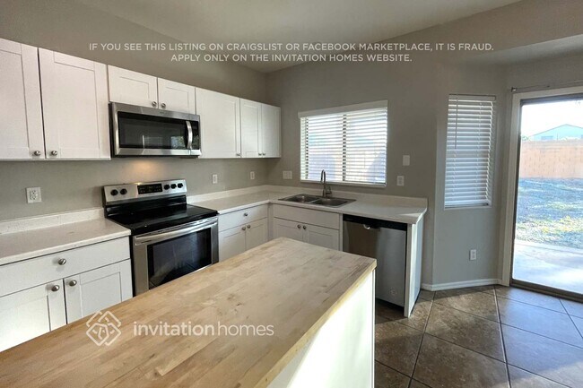 Foto del edificio - 1421 S 123rd Dr