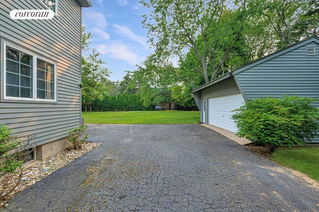 Building Photo - 5 Mimosa Pl
