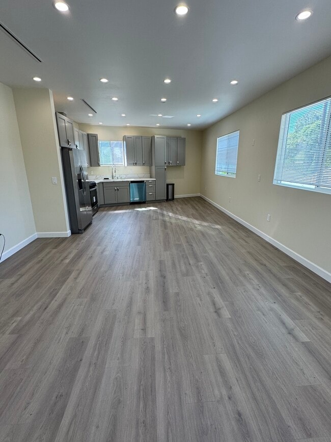 Living room - 643 N Fairview St