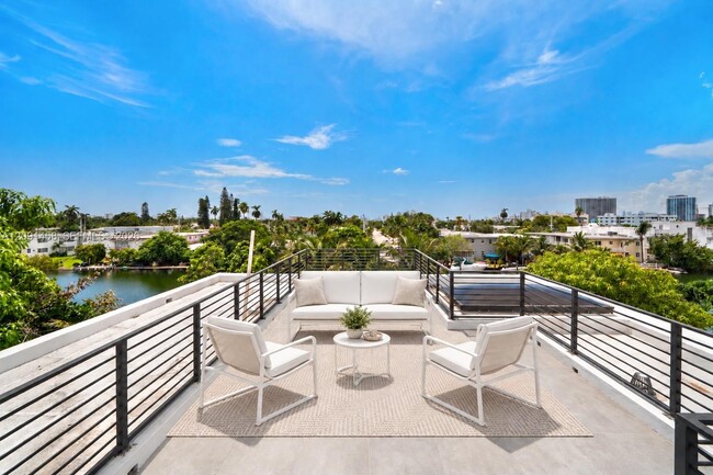 Building Photo - 770 S Shore Dr