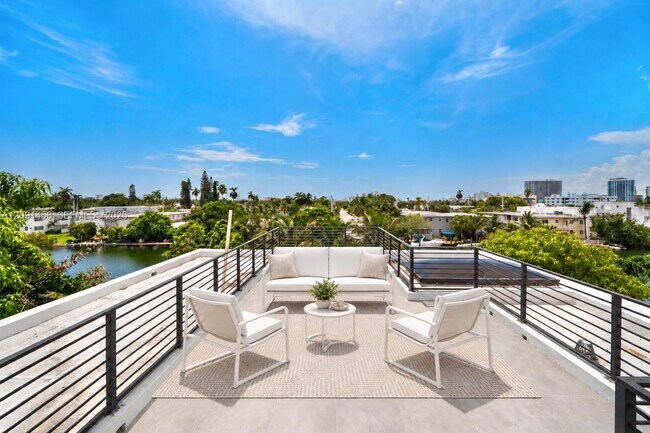 Foto del edificio - 770 S Shore Dr