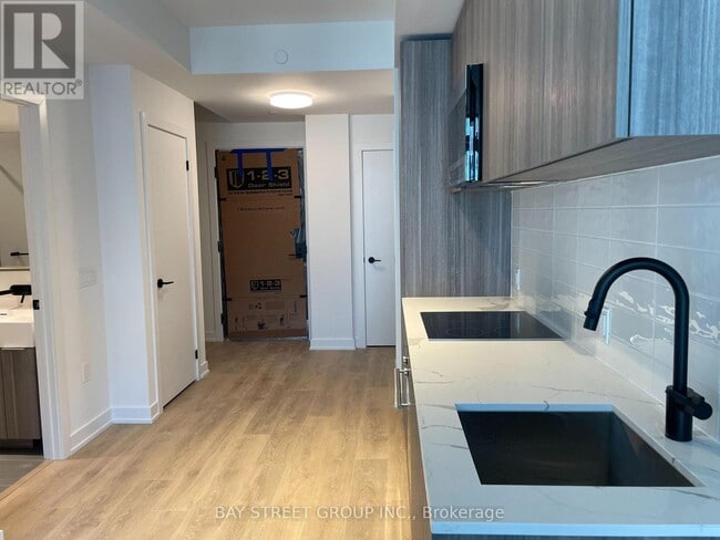 Photo du bâtiment - 127 Broadway Ave