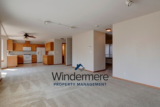 Building Photo - 4 Bedroom in Desirable Neighborhood