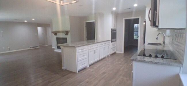 Foto del edificio - Beautiful 7 beds 3 baths in Ryanwood!