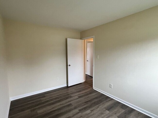 Building Photo - 5210 Reilly St