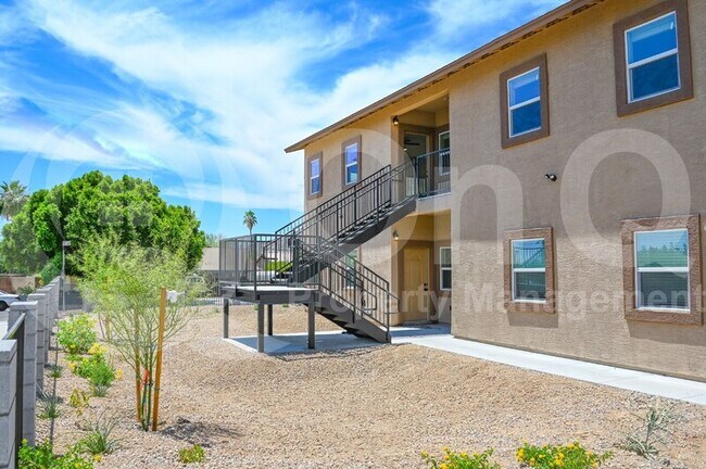 Foto del edificio - 1306 E Purdue Ave