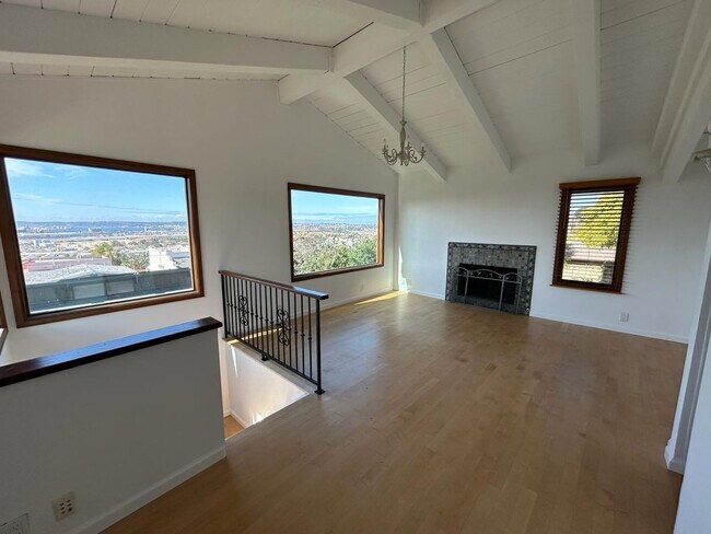 Foto del edificio - Gorgeous 2 Bedroom/1.5 Bath Two Story Home...