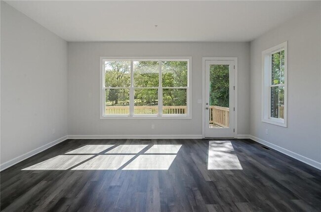 Building Photo - 2794 Woodlands Dr SE