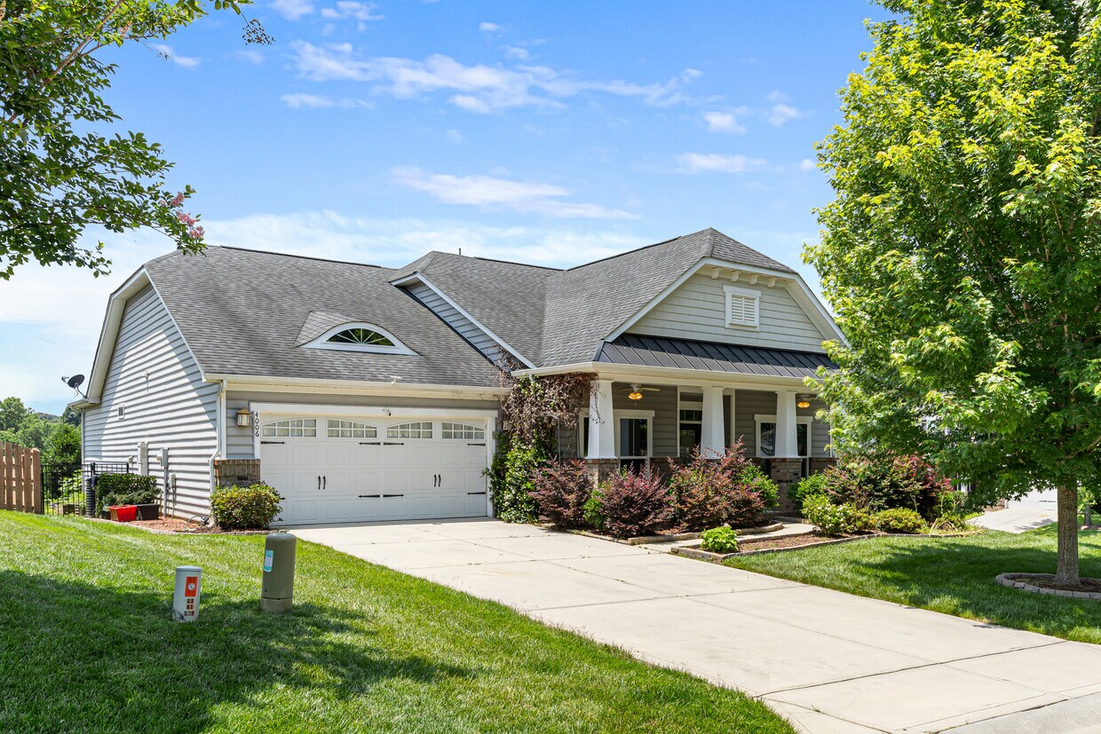 Foto principal - 4006 Fall Oak Terrace
