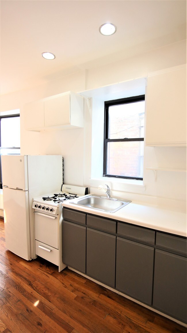 Building Photo - 205 W 102nd St