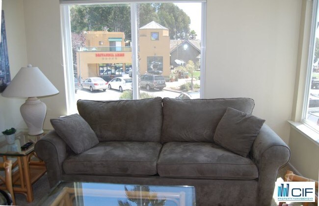 Foto del edificio - 109 Monterey Ave
