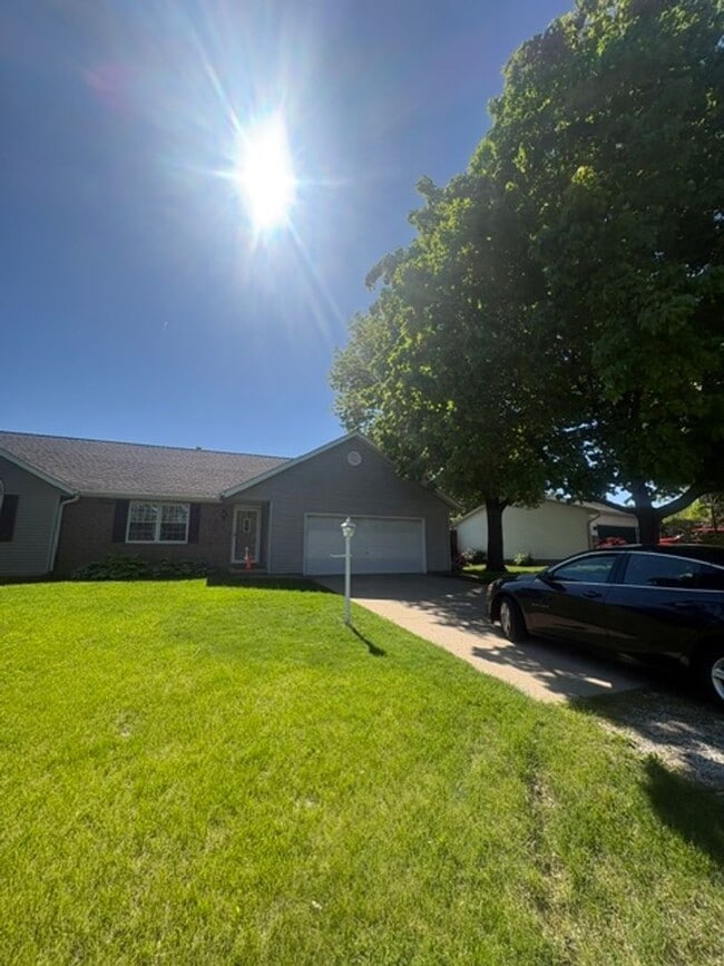 Building Photo - 309 Arbor Vitae Dr