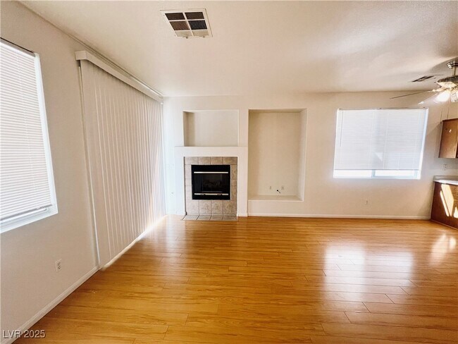 Foto del edificio - 9401 W Gilmore Ave