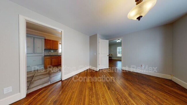 Building Photo - 137 Carhart St