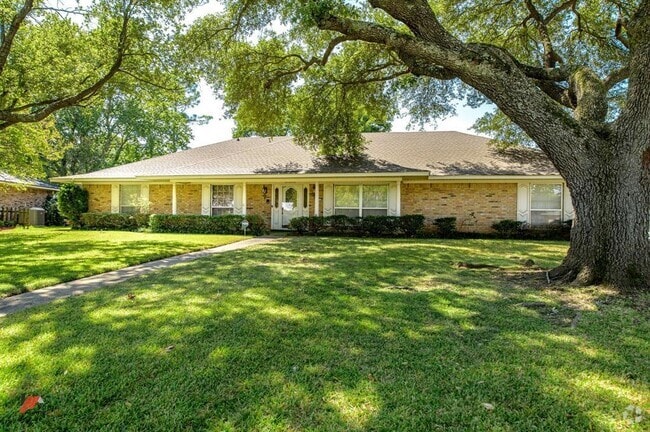 Building Photo - 2308 Wesley Cir