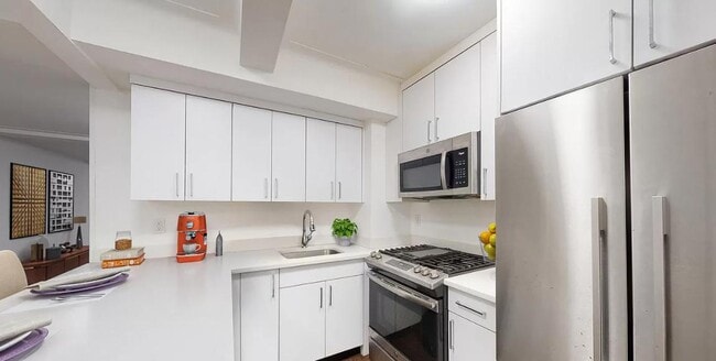 Building Photo - 137 E 38th St