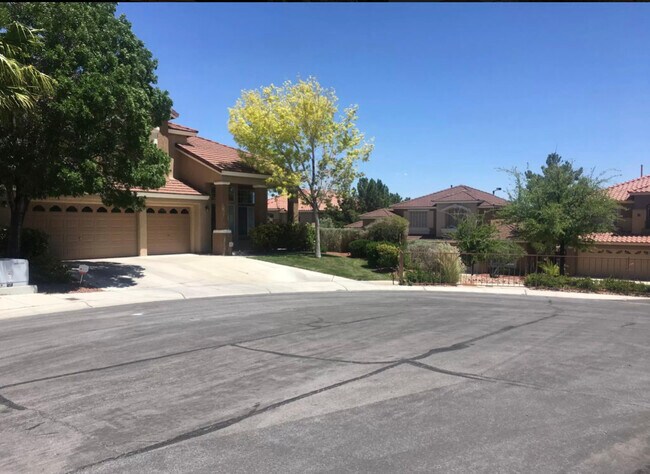 Building Photo - 10100 Cypress Glen