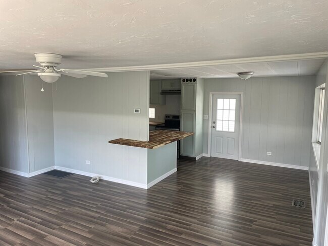 Building Photo - 111 Orangewood Ave