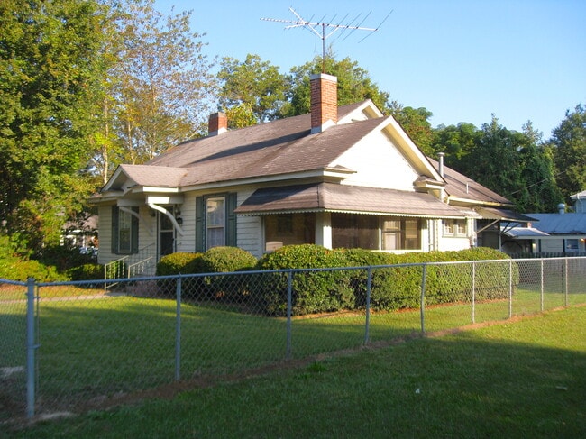 House at 128 E. 8th - 128 E 8th St