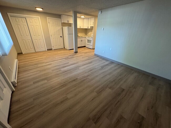 Foto del edificio - (248 - 277) 1 Bdrm Downstairs W/ Private Y...