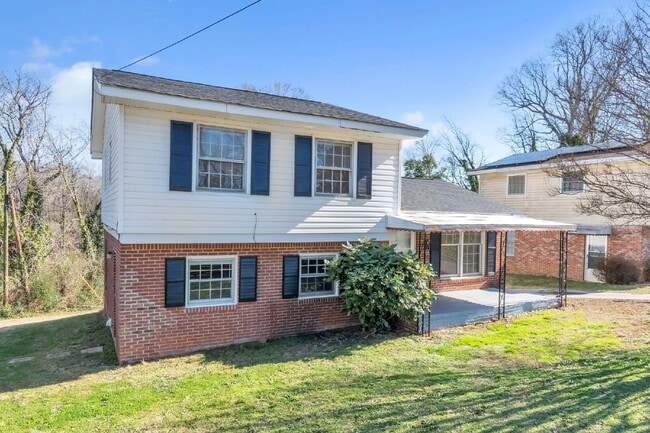 Building Photo - Spacious 4-Bedroom, 2-Bath Tri-Level Home with Multiple Living Levels $1675 /mo rent