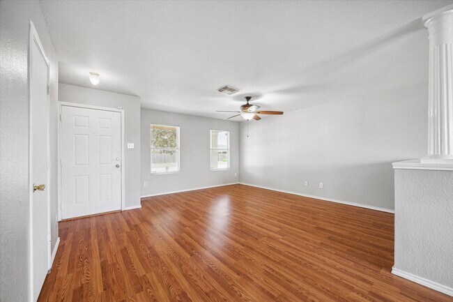 Foto del edificio - 2218 Heath Ridge Ln